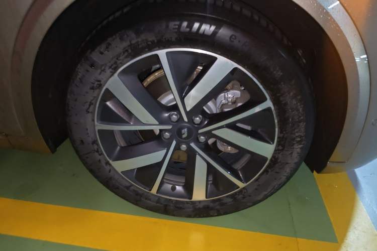 Used Li Auto L8 2023 Max model Right Front Wheel Hub