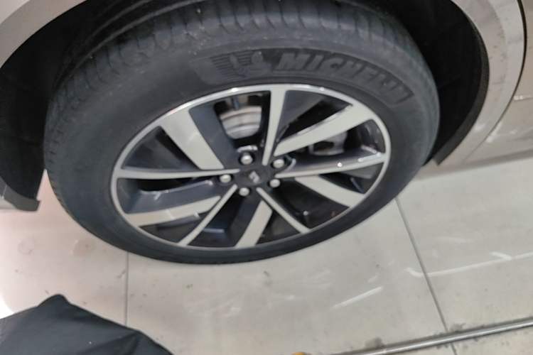 Used Li Auto L8 2023 Max model Right Rear Wheel Hub