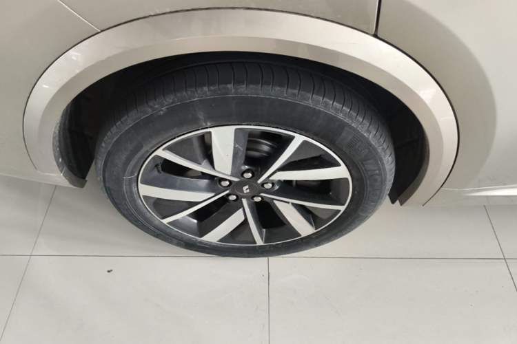 Used Li Auto L8 2023 Pro Model Right Rear Wheel Hub