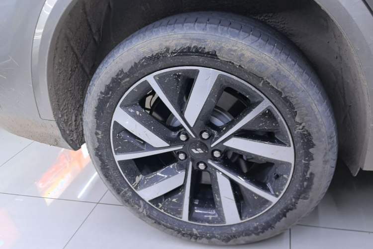 Used Li Auto L8 2023 Pro Model Right Rear Wheel Hub