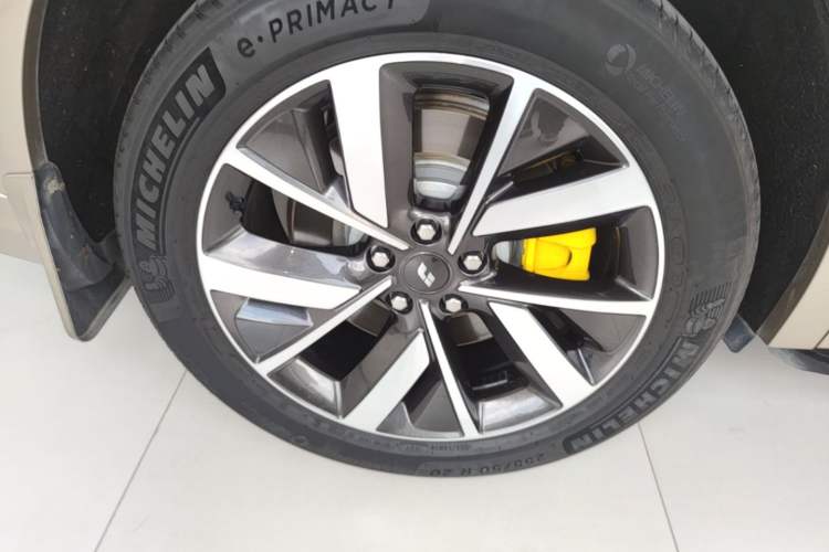 Used Li Auto L8 2023 Pro Model Right Rear Wheel Hub