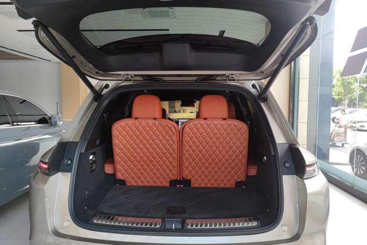Used Li Auto L8 2023 Pro Model Trunk