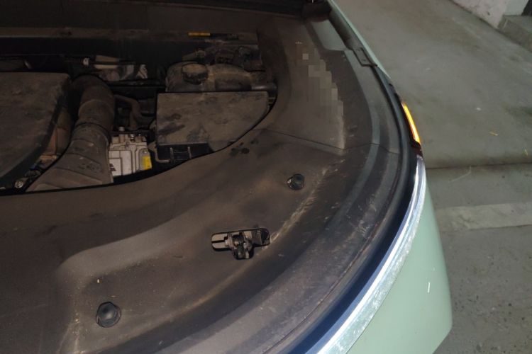 Used Li Auto L8 2023 Pro Model Engine Bay Left
