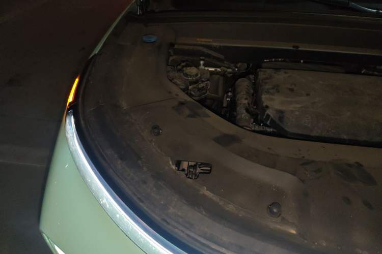 Used Li Auto L8 2023 Pro Model Engine Bay Right