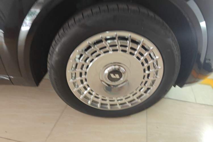 Used Li Auto L8 2023 Air model Right Front Wheel Hub