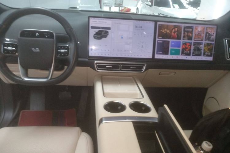 Used Li Auto L8 2023 Pro Model Center Console