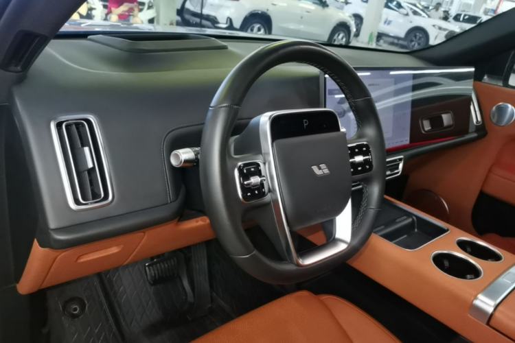 Used Li Auto L8 2023 Pro Model Center Console