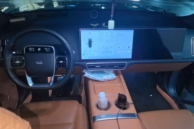 Used Li Auto L8 2023 Pro Model Center Console