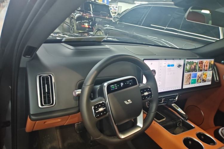 Used Li Auto L8 2023 Pro Model Center Console