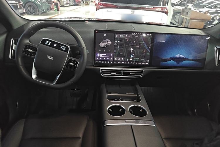 Used Li Auto L8 2023 Pro Model Center Console