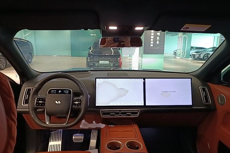 Used Li Auto L8 2023 Pro Model Center Console