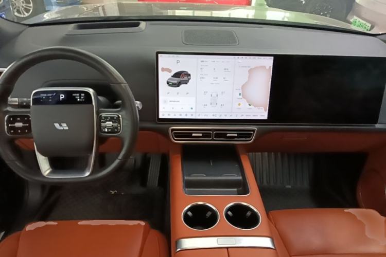 Used Li Auto L8 2023 Pro Model Center Console