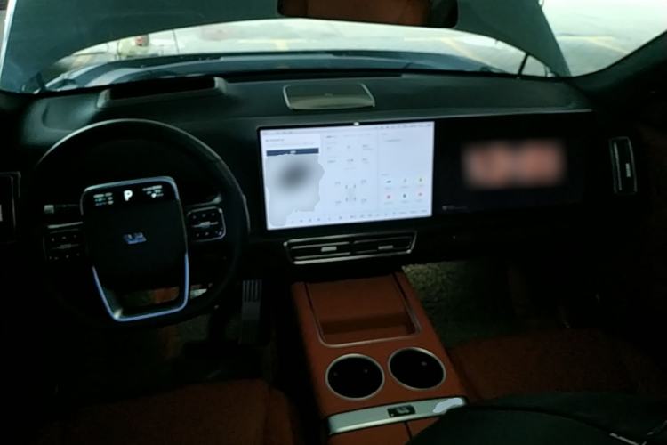 Used Li Auto L8 2023 Pro Model Center Console