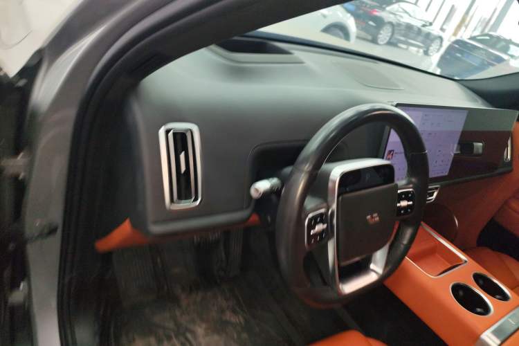 Used Li Auto L8 2023 Pro Model Center Console