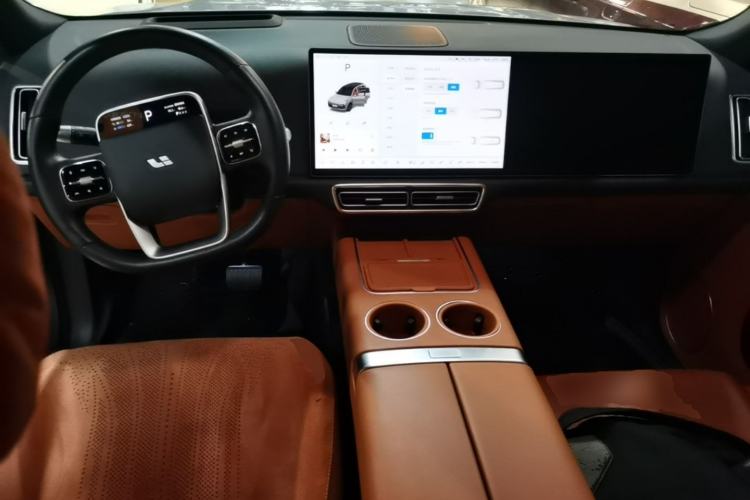 Used Li Auto L8 2023 Pro Model Center Console