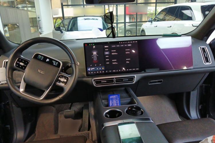 Used Li Auto L8 2023 Pro Model Center Console