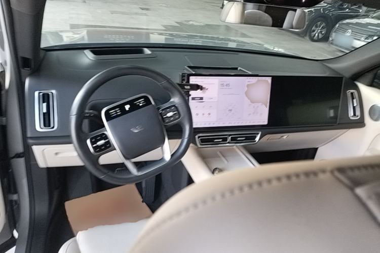 Used Li Auto L8 2023 Pro Model Center Console