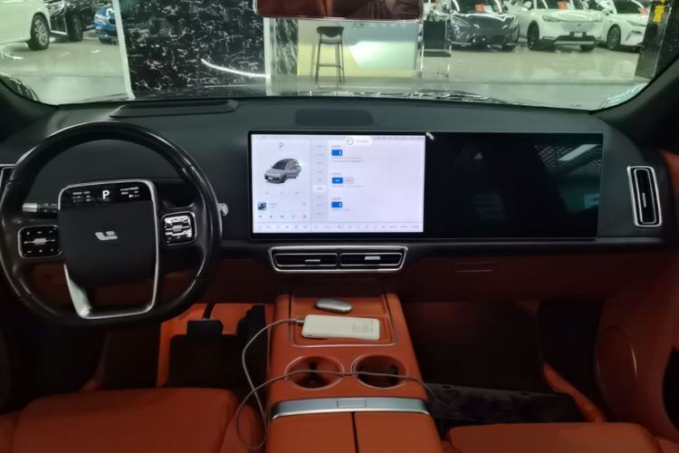 Used Li Auto L8 2023 Pro Model Center Console
