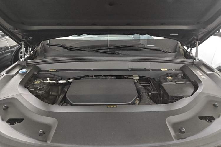 Used Li Auto L8 2023 Air model Engine Bay