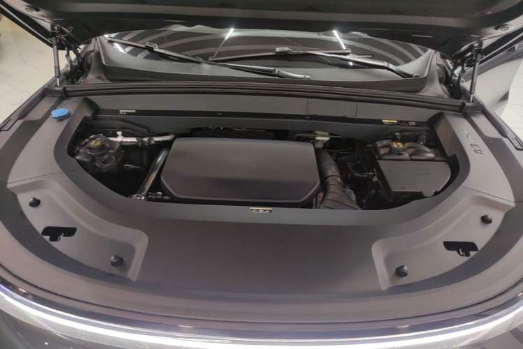 Used Li Auto L8 2023 Pro Model Engine Bay