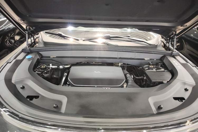Used Li Auto L8 2023 Air model Engine Bay