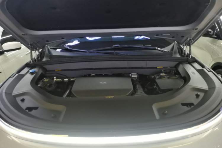 Used Li Auto L8 2023 Pro Model Engine Bay