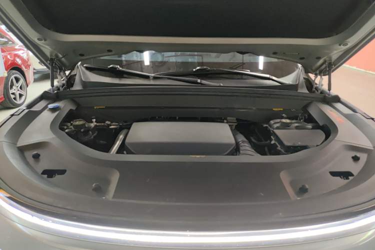 Used Li Auto L8 2023 Pro Model Engine Bay