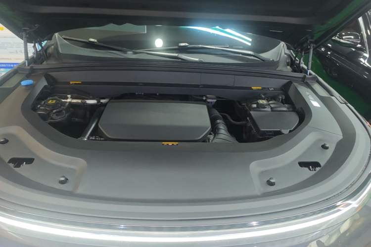Used Li Auto L8 2023 Pro Model Engine Bay