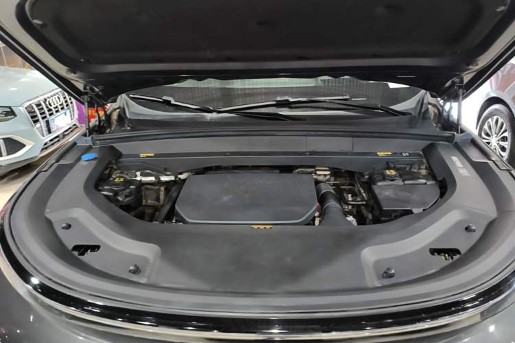 Used Li Auto L8 2023 Pro Model Engine Bay