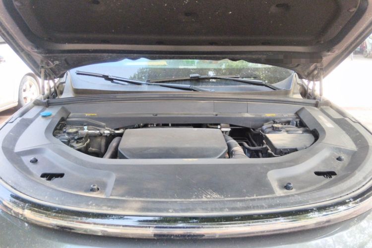 Used Li Auto L8 2023 Pro Model Engine Bay