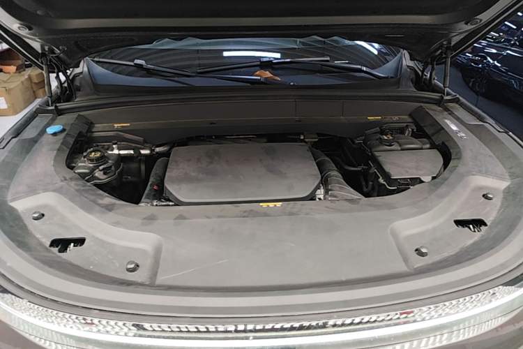 Used Li Auto L8 2023 Pro Model Engine Bay