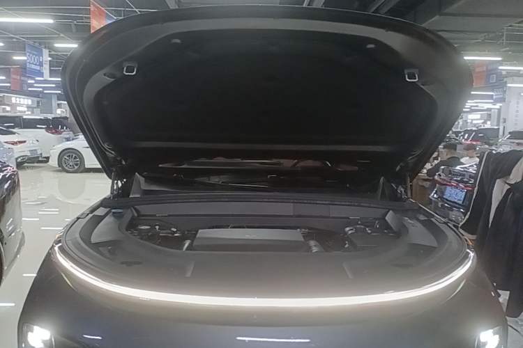 Used Li Auto L8 2023 Air model Engine Bay