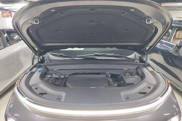 Used Li Auto L8 2023 Pro Model Engine Bay