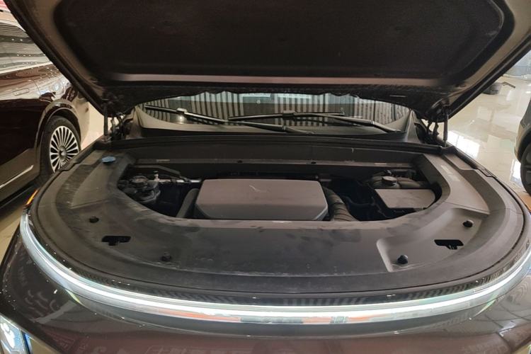 Used Li Auto L8 2023 Pro Model Engine Bay