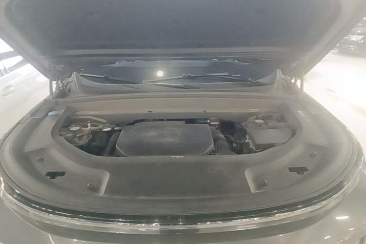 Used Li Auto L8 2023 Pro Model Engine Bay