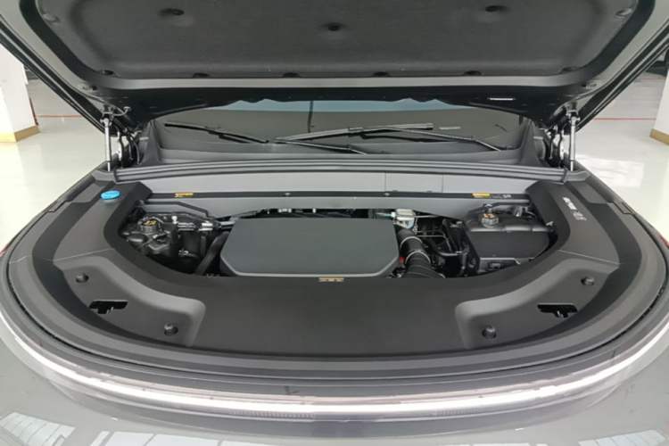 Used Li Auto L8 2023 Pro Model Engine Bay