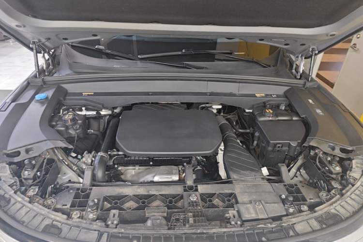 Used Li Auto L8 2023 Pro Model Engine Bay