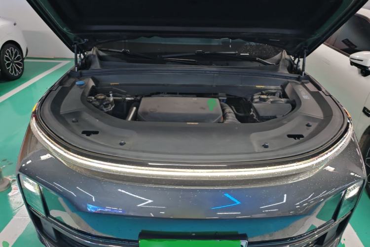 Used Li Auto L8 2023 Pro Model Engine Bay