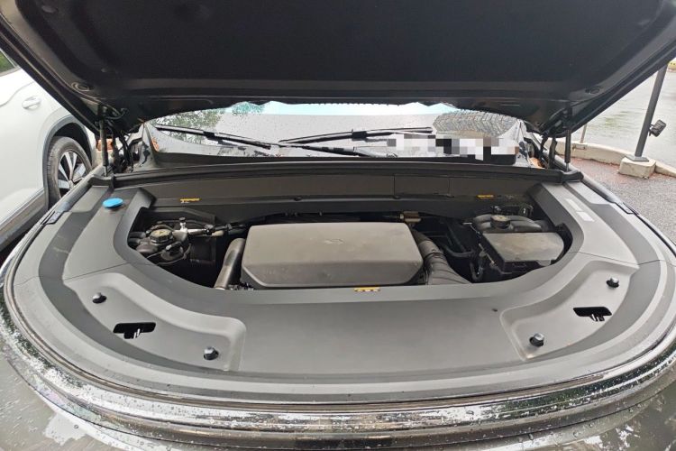 Used Li Auto L8 2023 Pro Model Engine Bay