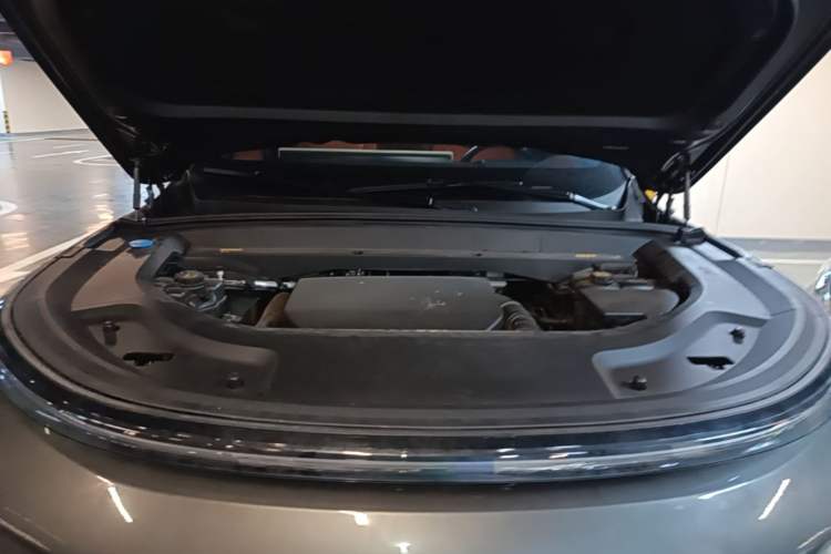 Used Li Auto L8 2023 Pro Model Engine Bay