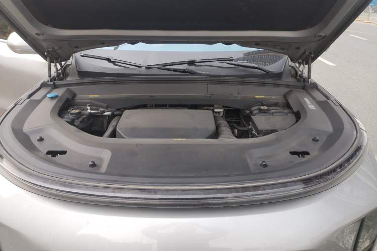 Used Li Auto L8 2023 Pro Model Engine Bay