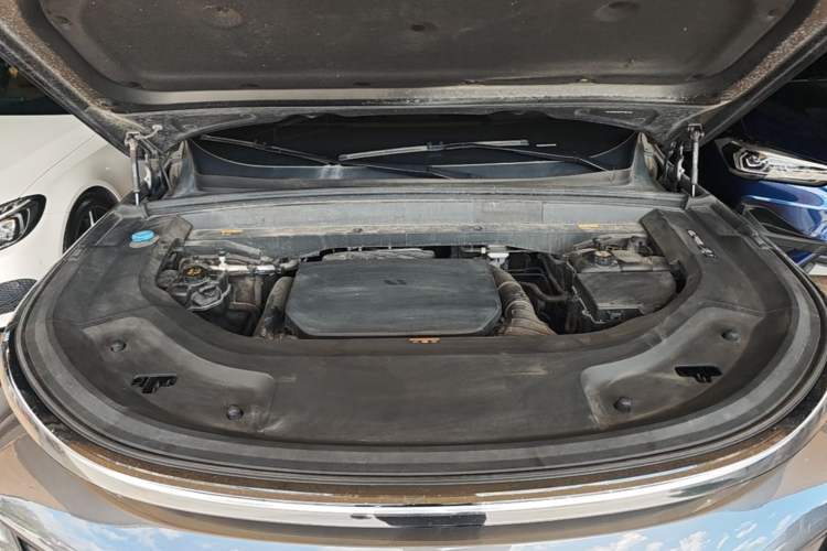 Used Li Auto L8 2023 Pro Model Engine Bay