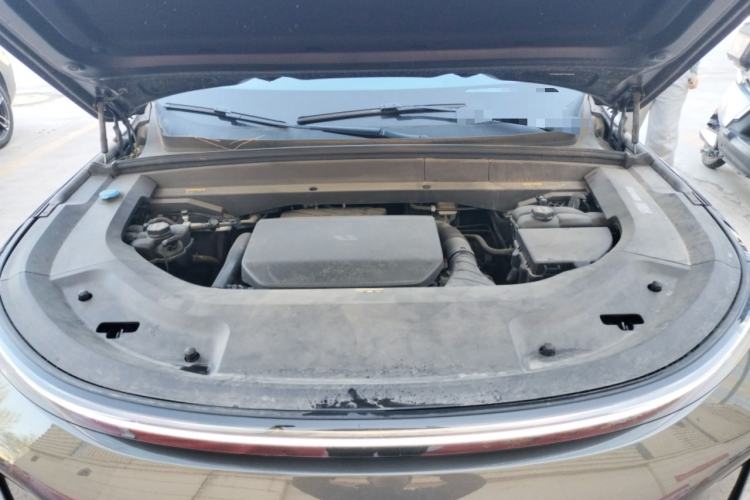 Used Li Auto L8 2023 Pro Model Engine Bay
