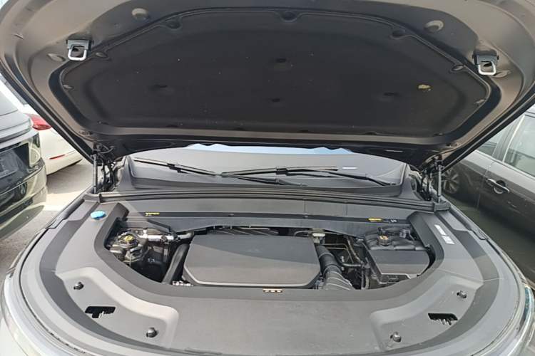 Used Li Auto L8 2023 Pro Model Engine Bay