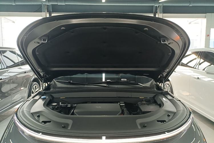 Used Li Auto L8 2023 Pro Model Engine Bay