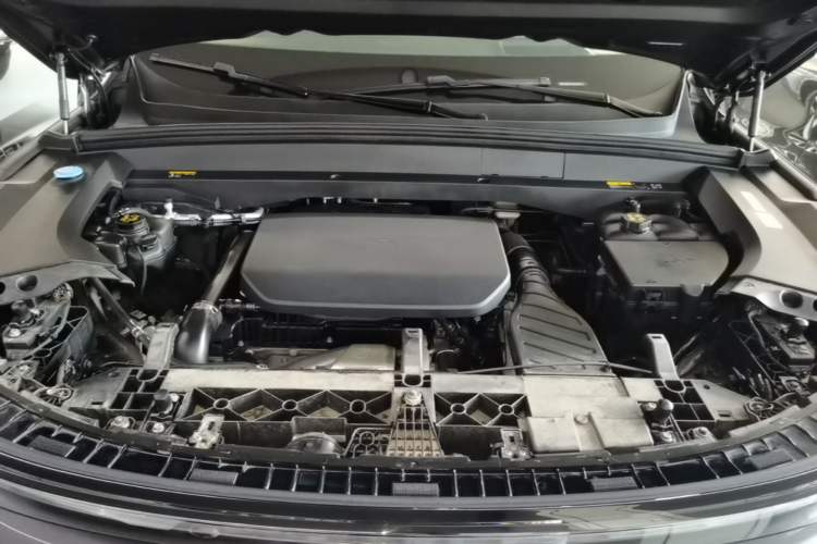 Used Li Auto L8 2023 Pro Model Engine Bay