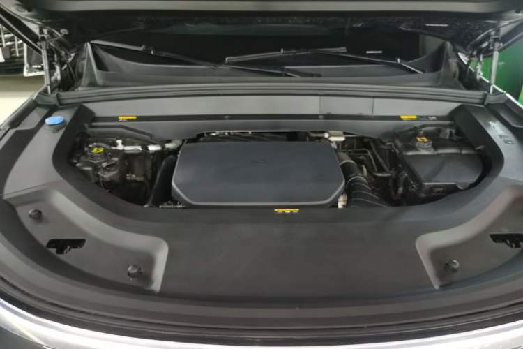 Used Li Auto L8 2023 Pro Model Engine Bay
