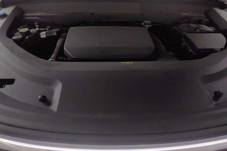 Used Li Auto L8 2023 Pro Model Engine Bay