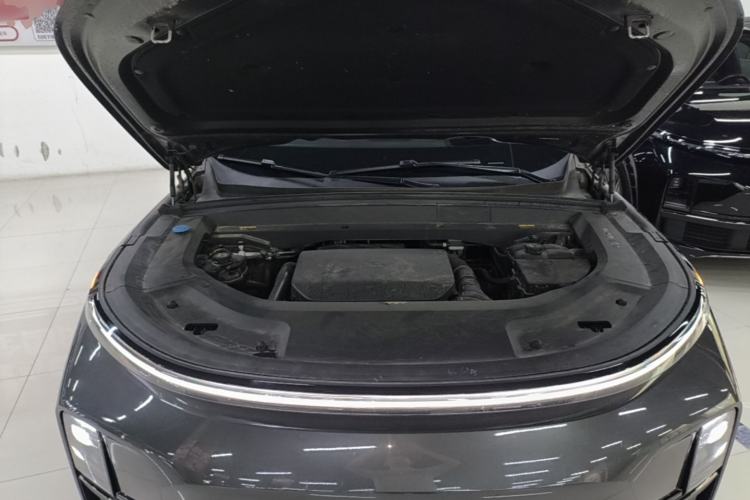 Used Li Auto L8 2023 Pro Model Engine Bay