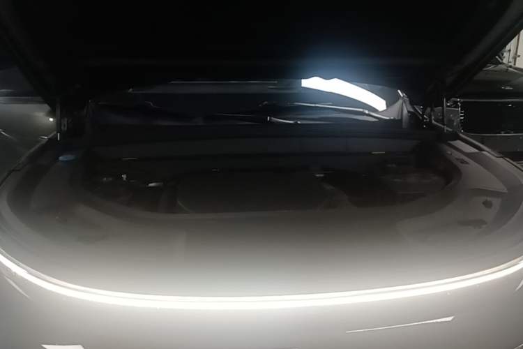 Used Li Auto L8 2023 Pro Model Engine Bay